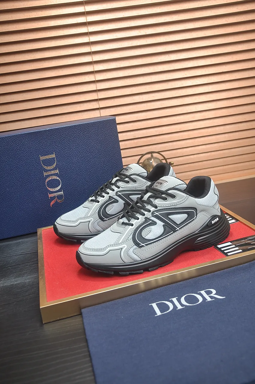 Men's men's shoes 💰: 500💶 (top original order) Brand: Dior (Dior) Standard code: Men's code 38-44 (45 customized) Grade: Same as the official website Material: Top original cowhide spliced ​​together Original wear-resistant and lightweight outsole Style category: Fashionable casual shoes Distinguished luxury brand elements top luxury Color: Actual picture color